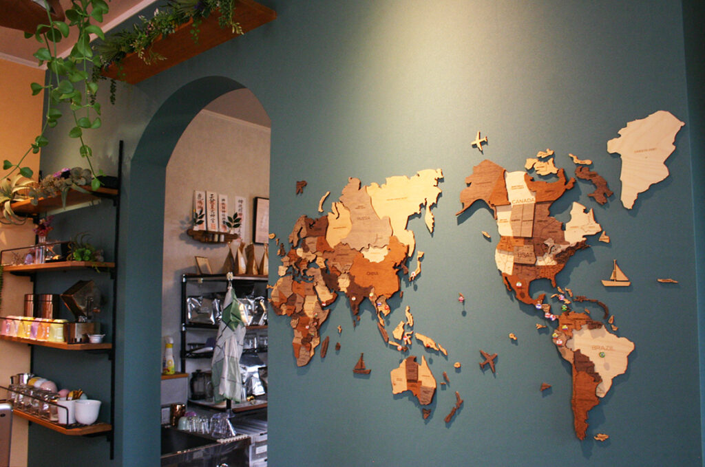 Pulau Coffee Roaster店内にある世界地図の画像
